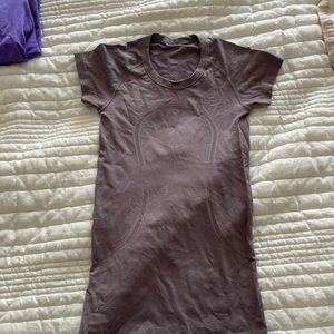 purple lululemon athletic top